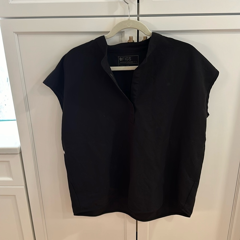 FIGS Rafaela Oversized Scrub Top. L